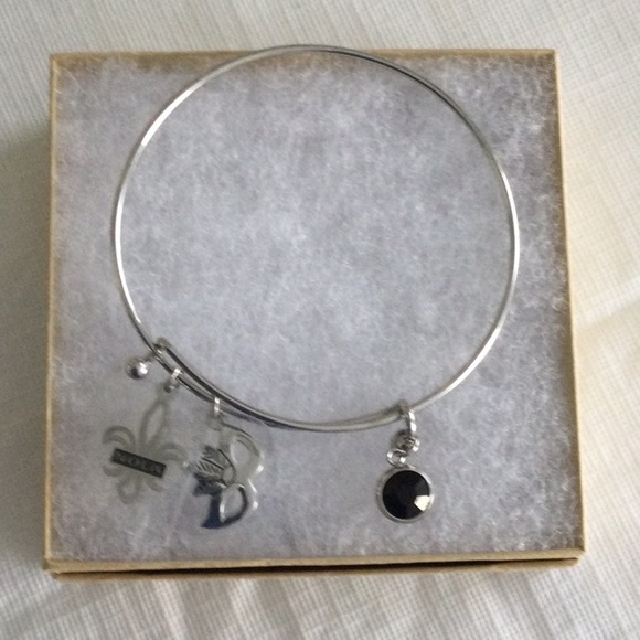 Woman’s sliver color Bracelet with 3 small charms NWOT - Picture 7 of 7